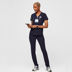 FIGS Catarina One Pocket Scrub Top Navy Size Medium
